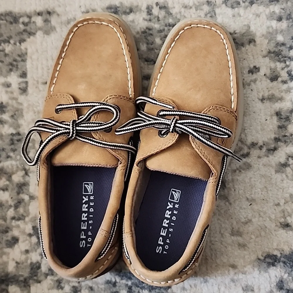 Sperry - Picture 2 of 3